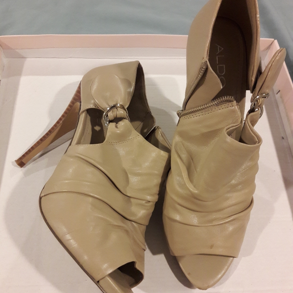 ALDO peep toe tanshoes